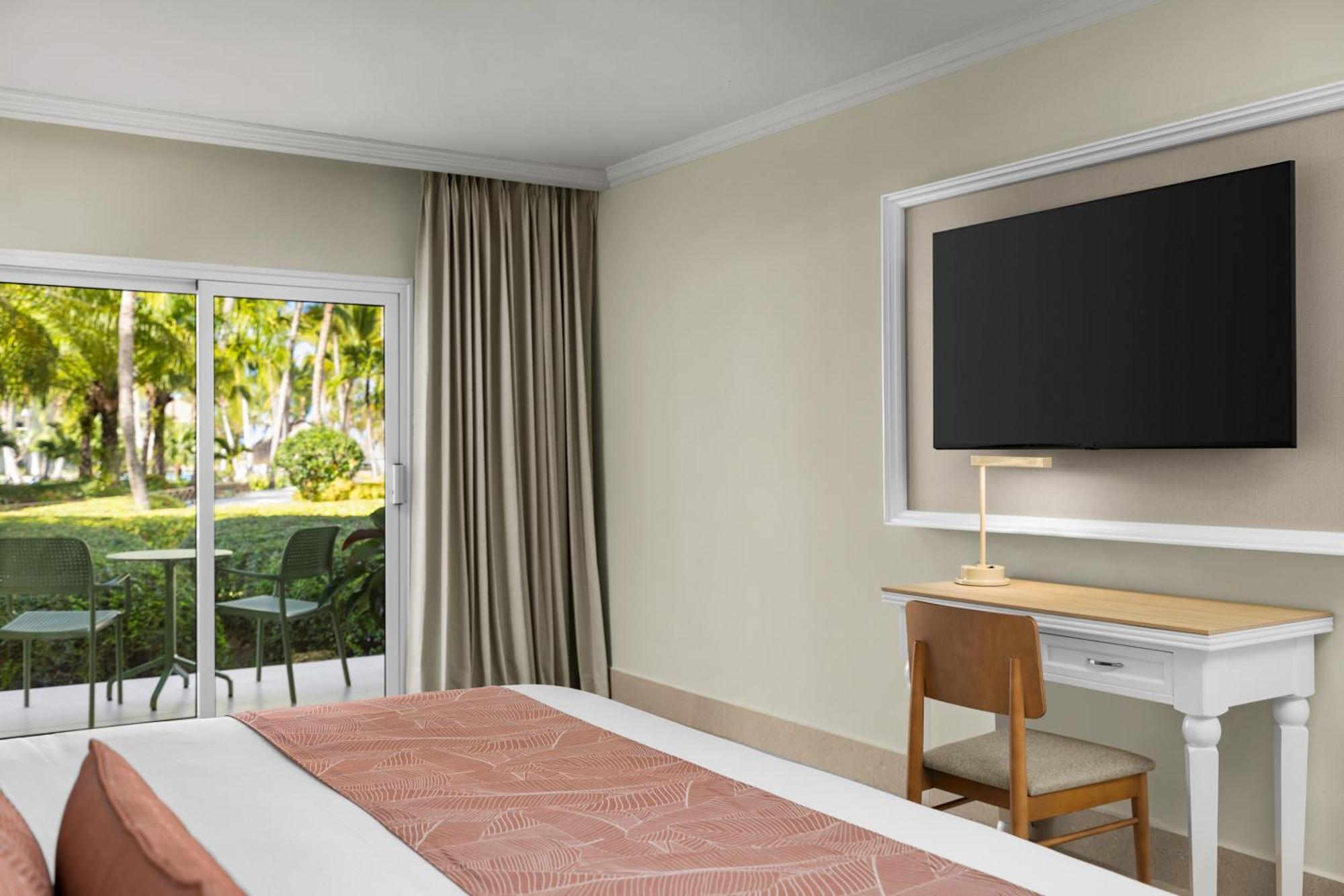 Wyndham Alltra Punta Cana All Inclusive Resort Exterior photo